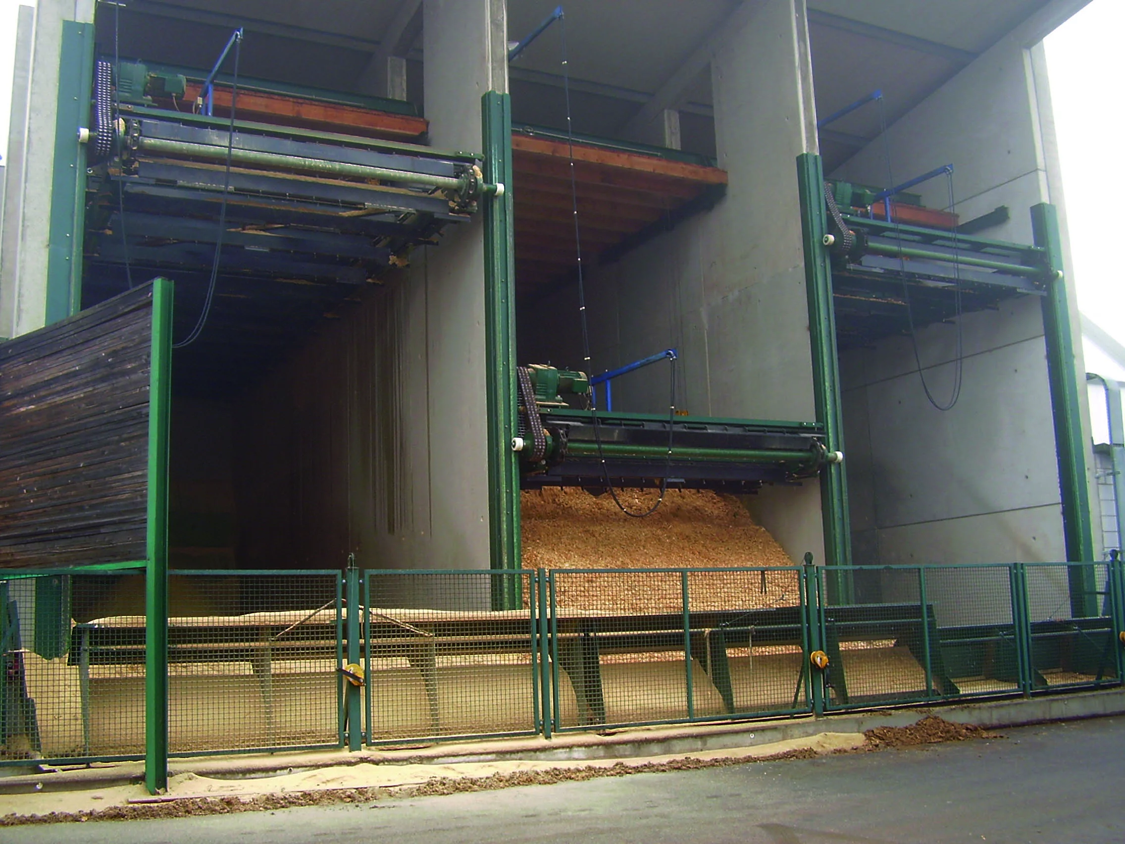 Loading / unloading conveyor