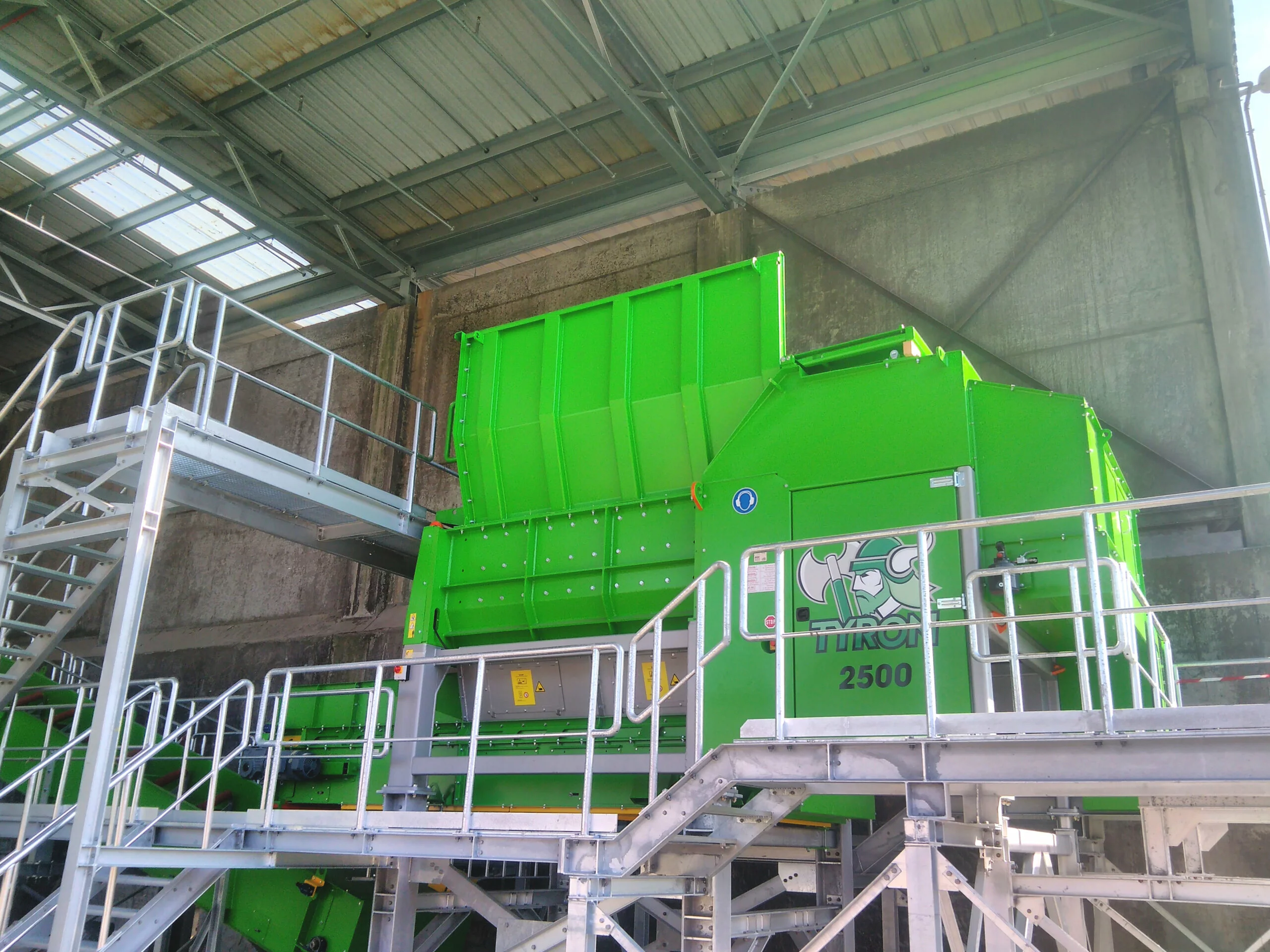 TYRON stationary Shredder
